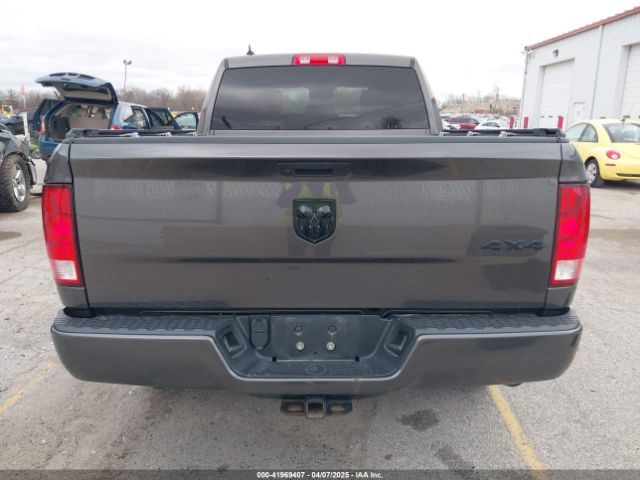 1C6RR7FG1KS547920 RAM 1500 Classic Express  4x4 6'4 Box