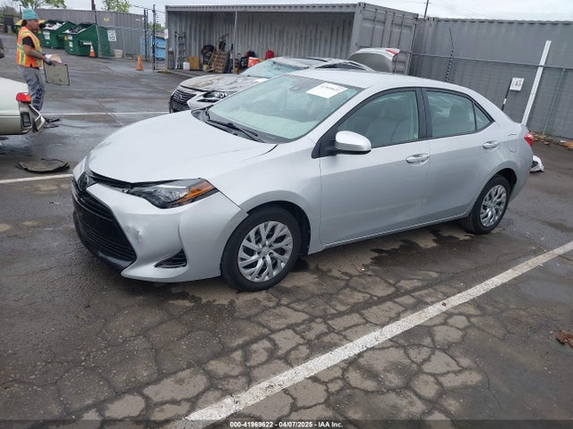 Toyota COROLLA LE 2017 2T1BURHE0HC806441 Image 2