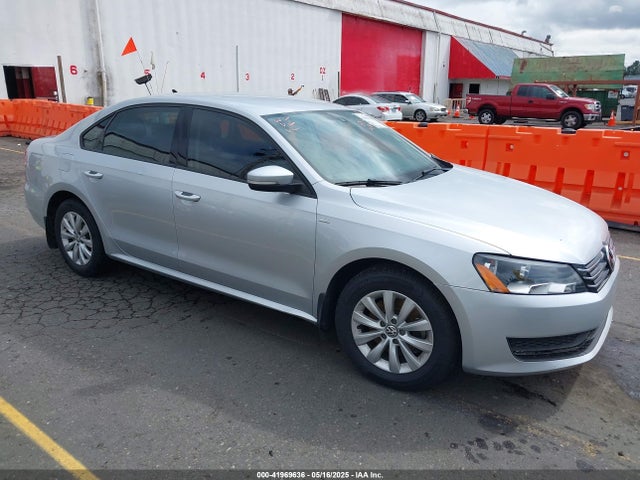 2015 1VWAT7A35FC067680 main image