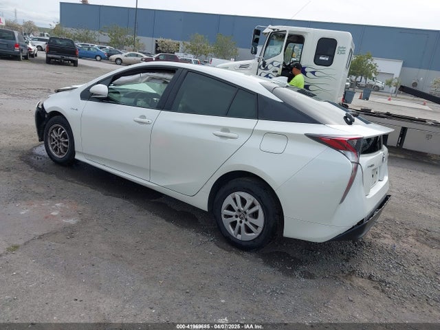 Toyota Prius Two 2017 JTDKBRFU2H3545368 Image 3