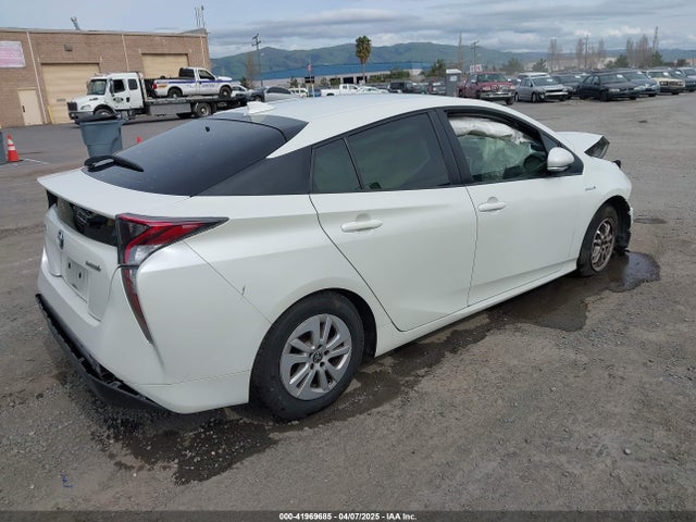 Toyota Prius Two 2017 JTDKBRFU2H3545368 Image 4