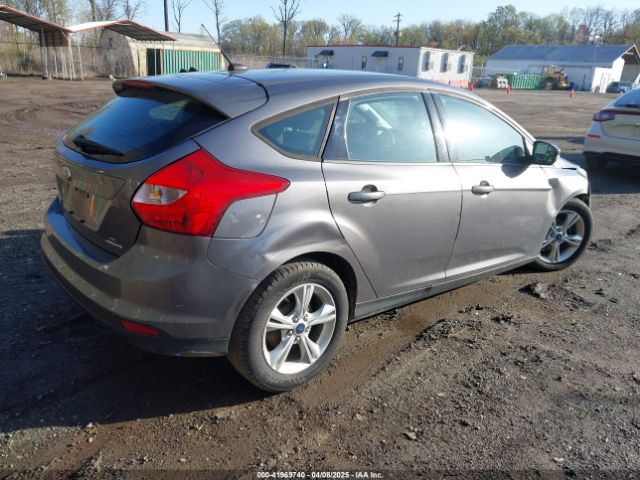 1FADP3K22EL327833 Ford FOCUS SE