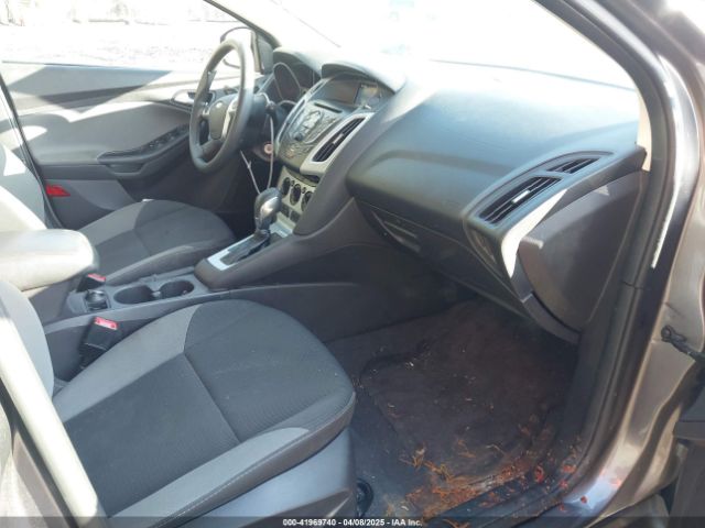1FADP3K22EL327833 Ford FOCUS SE