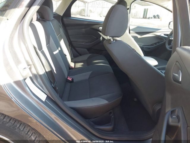 1FADP3K22EL327833 Ford FOCUS SE