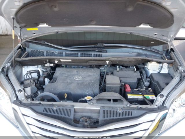 5TDYK3DC9FS611086 Toyota Sienna Xle 8 Passenger