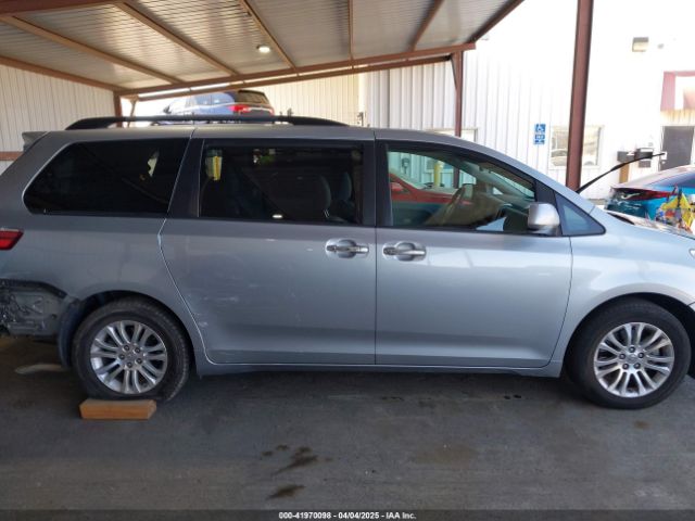 5TDYK3DC9FS611086 Toyota Sienna Xle 8 Passenger