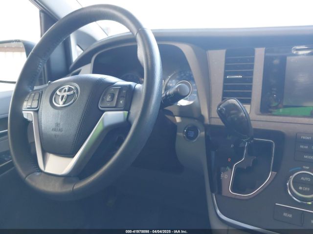 5TDYK3DC9FS611086 Toyota Sienna Xle 8 Passenger