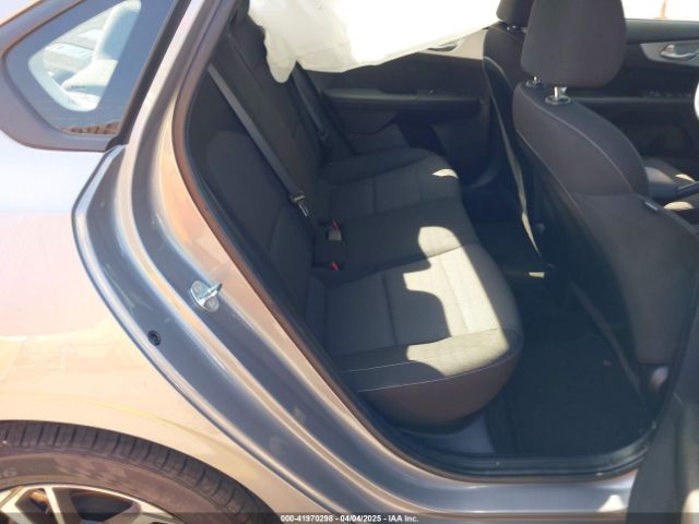 3KPF24AD1PE621214 KIA Forte Lxs