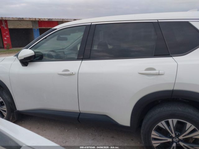 5N1AT3BA2MC833169 Nissan Rogue Sv Fwd