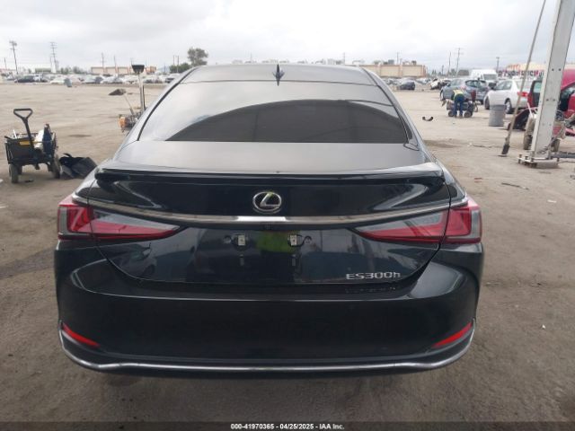 58ADA1C18RU047988 Lexus ES 300H