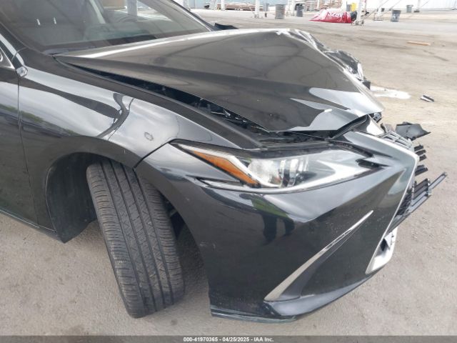 58ADA1C18RU047988 Lexus ES 300H