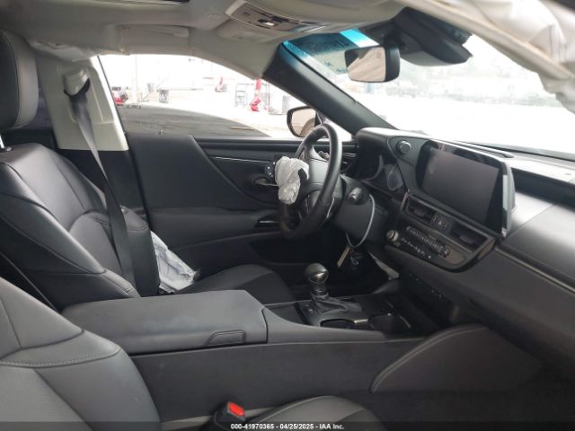 58ADA1C18RU047988 Lexus ES 300H