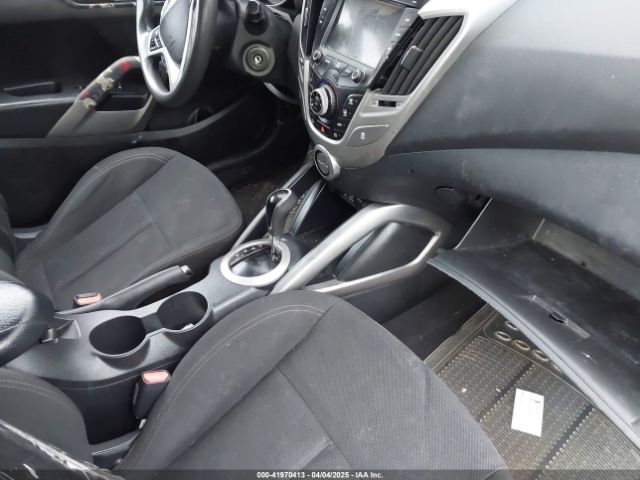 KMHTC6AD3EU211309 Hyundai Veloster Base W/black