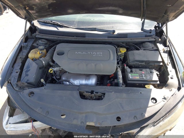 1C3CCCFB3FN626270 Chrysler 2015