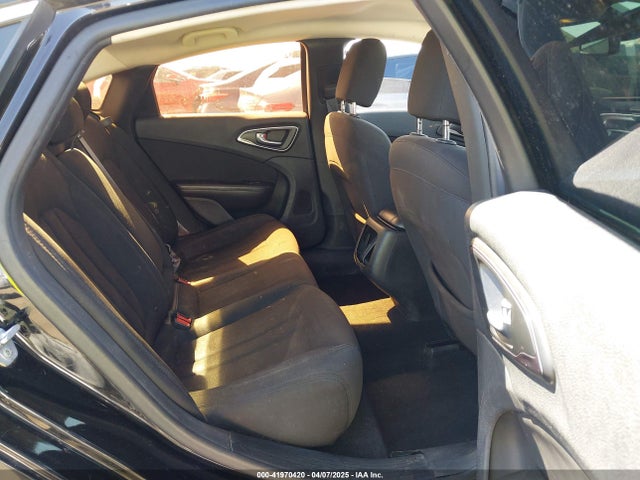 1C3CCCFB3FN626270 Chrysler 2015