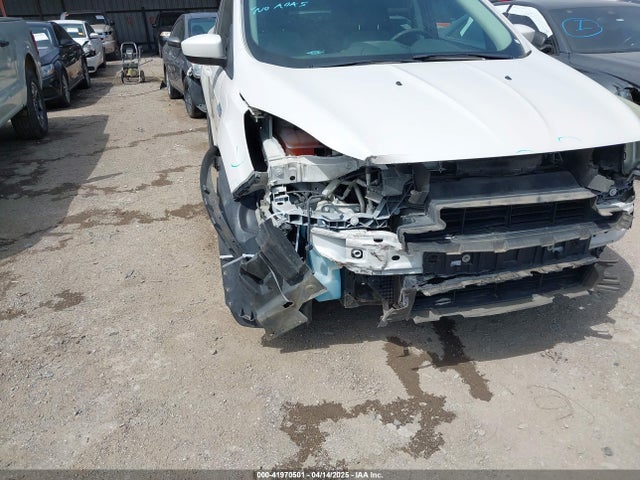 1FMCU0GX8EUA44957 Ford ESCAPE SE