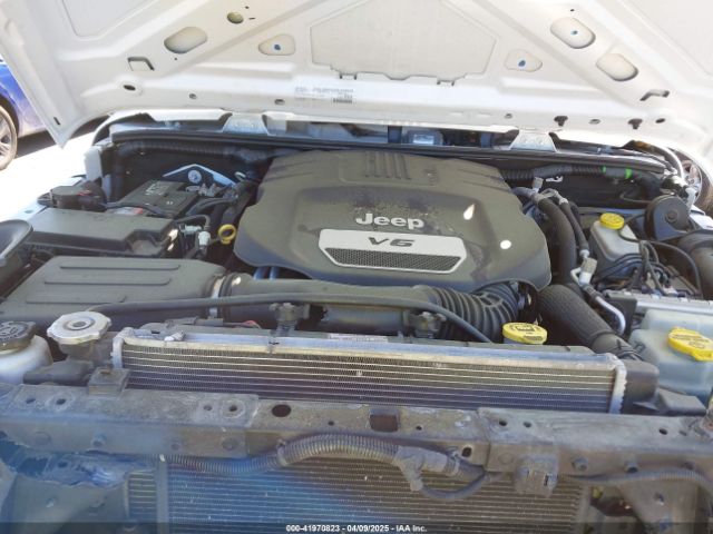 1C4BJWDG3HL574182 Jeep Wrangler Unlimited Sport 4x4