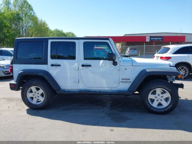 1C4BJWDG3HL574182 Jeep Wrangler Unlimited Sport 4x4