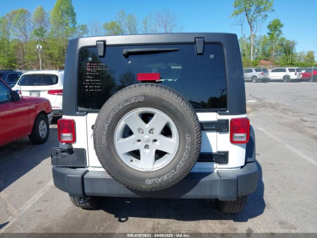 1C4BJWDG3HL574182 Jeep Wrangler Unlimited Sport 4x4