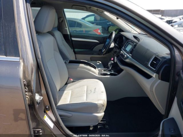 5TDZKRFH2FS079616 Toyota Highlander Le Plus V6