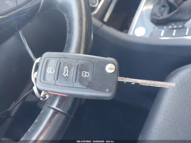 1VWBA7A35JC020331 Volkswagen Passat 2.0t Se