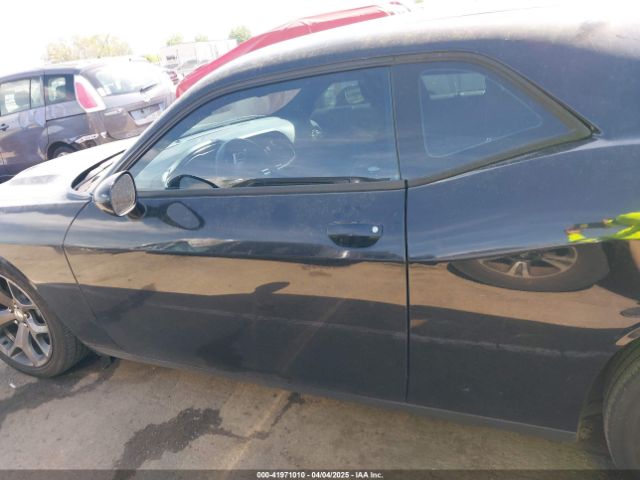 2C3CDZAG5FH770530 Dodge Challenger Sxt Or R/t