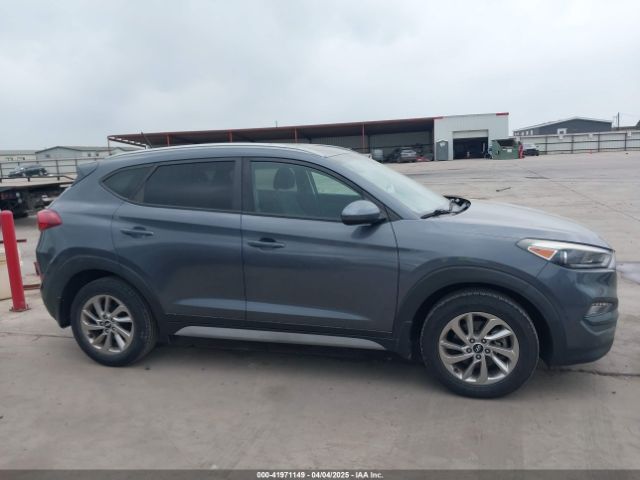KM8J33A45HU486139 Hyundai TUCSON SE