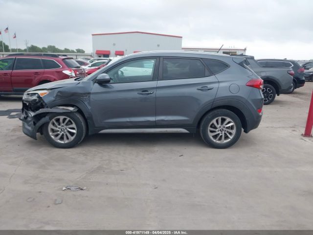 KM8J33A45HU486139 Hyundai TUCSON SE