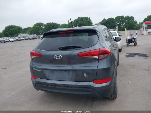 KM8J33A45HU486139 Hyundai TUCSON SE