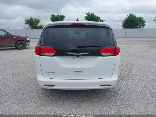 2C4RC1CG6NR208667 Chrysler Voyager Lx