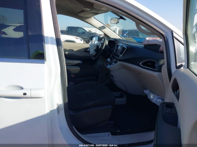 2C4RC1CG6NR208667 Chrysler Voyager Lx