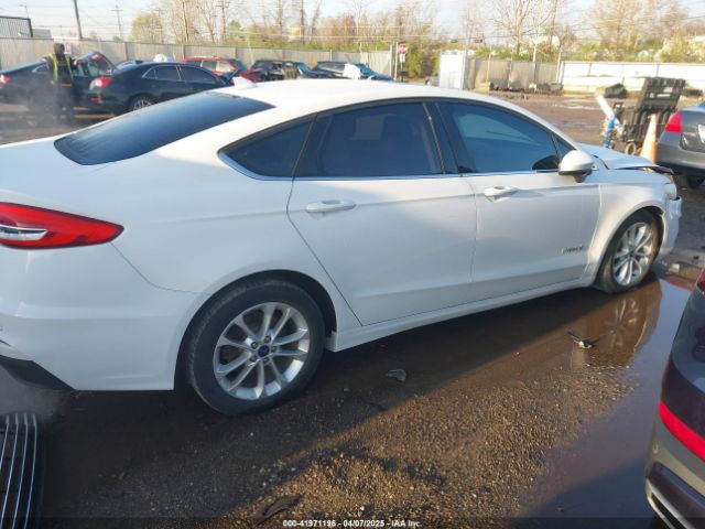 3FA6P0LU3KR106021 Ford Fusion Hybrid Se