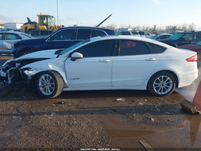 3FA6P0LU3KR106021 Ford Fusion Hybrid Se