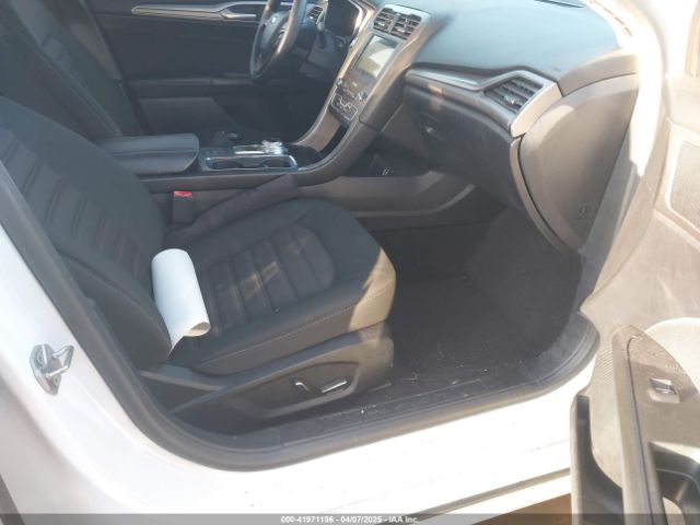 3FA6P0LU3KR106021 Ford Fusion Hybrid Se