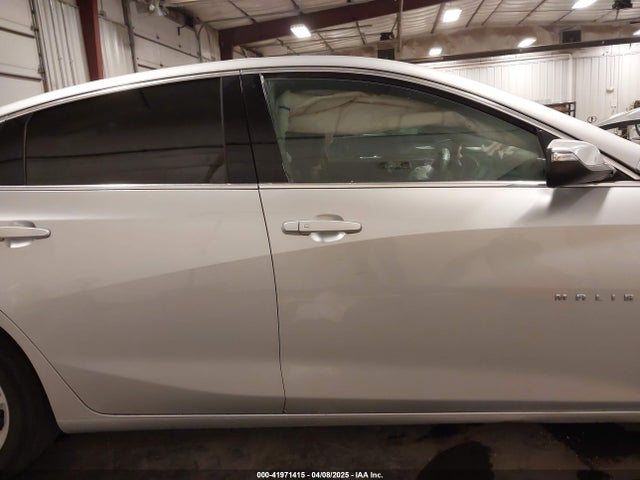 1G1ZE5ST8HF201241 Chevrolet MALIBU 1LT