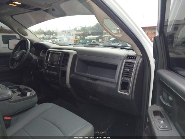 3C6RR7KT2HG618335 RAM 1500 Express  4x4 5'7 Box