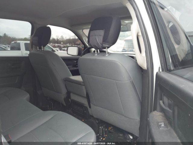 3C6RR7KT2HG618335 RAM 1500 Express  4x4 5'7 Box