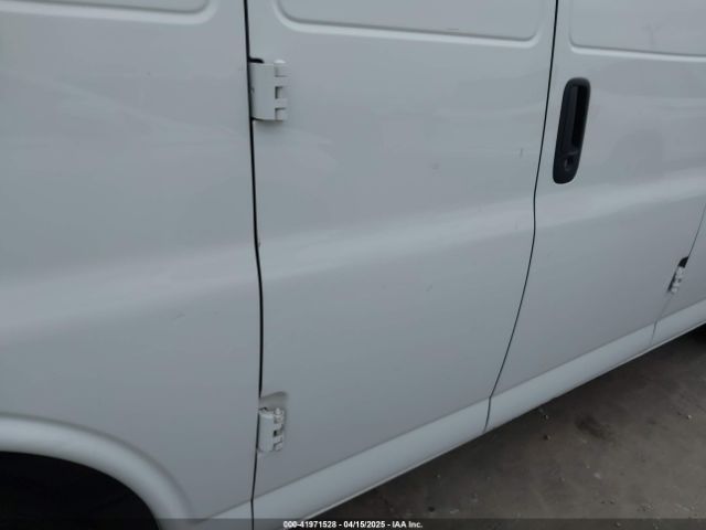 1GCWGAFP1M1151087 Chevrolet Express Cargo Rwd 2500 Regular Wheelbase Wt