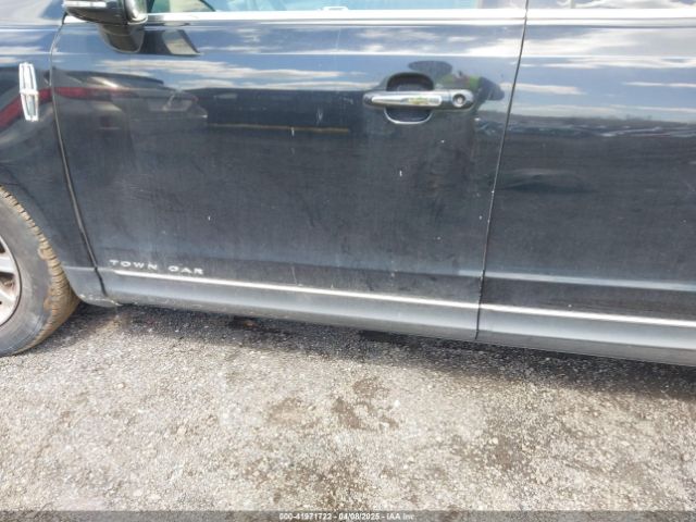2LMHJ5NK7GBL00747 Lincoln Mkt Livery