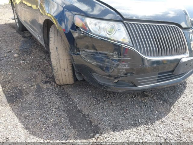 2LMHJ5NK7GBL00747 Lincoln Mkt Livery