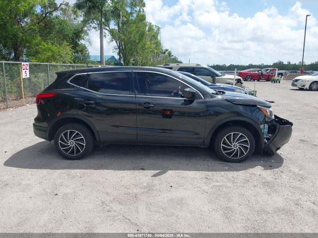 JN1BJ1CP1KW227768 Nissan Rogue Sport S