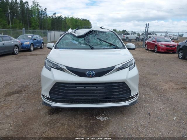 5TDYRKECXPS153791 Toyota SIENNA XLE