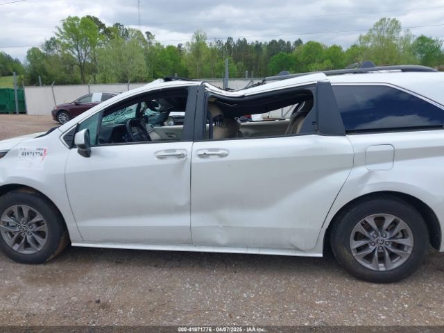 5TDYRKECXPS153791 Toyota SIENNA XLE