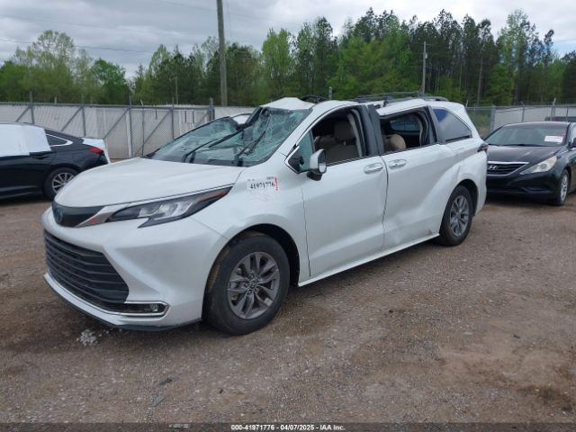 5TDYRKECXPS153791 Toyota SIENNA XLE