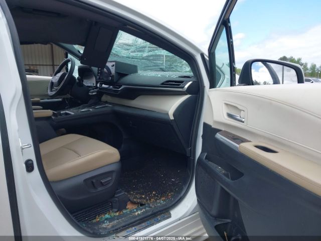 5TDYRKECXPS153791 Toyota SIENNA XLE