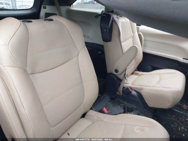 5TDYRKECXPS153791 Toyota SIENNA XLE
