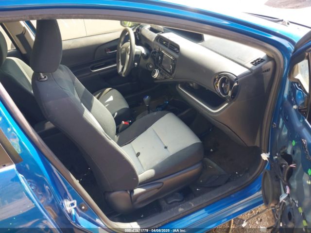 JTDKDTB32F1092818 Toyota Prius C Two