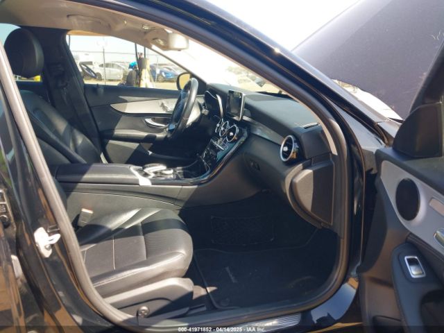 55SWF4JB2GU130324 Mercedes-Benz C 300 Luxury/sport
