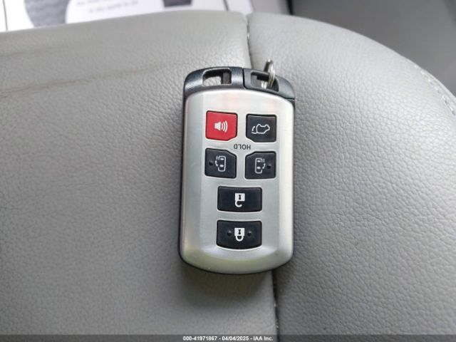 5TDYK3DC8FS651580 Toyota Sienna Xle 8 Passenger