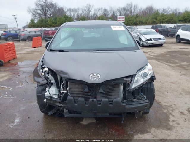5TDYK3DC8FS651580 Toyota Sienna Xle 8 Passenger